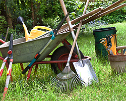 Gartenarbeit im Sommer