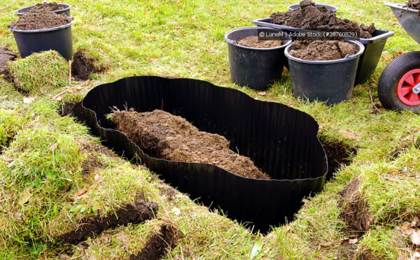 Rhizomsperre einsetzen – Schutz vor wuchernden Pflanzen